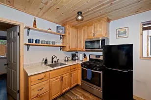 728 Holmes Ln, Sugarloaf, CA 92386 - Photo 11