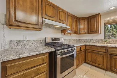 8956 Oak Creek Rd, Cherry Valley, CA 92223 - Photo 19
