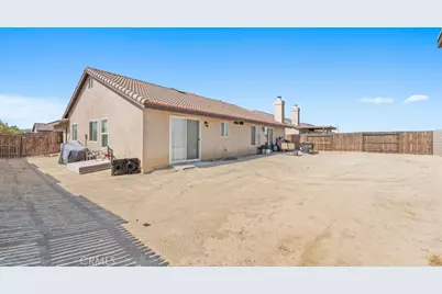 15928 Elkins, Victorville, CA 92395 - Photo 29