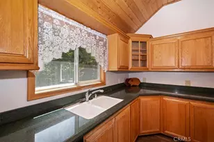 932 Cedar Dr, Crestline, CA 92325 - Photo 17