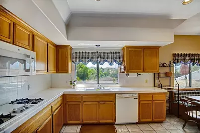14035 Moonridge, Riverside, CA 92503 - Photo 11
