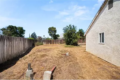 254 Hawthorne Street, Rialto, CA 92376 - Photo 19