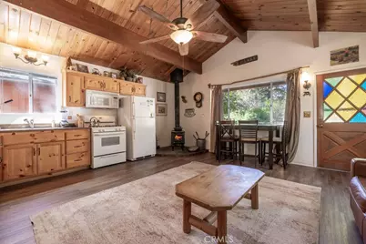 926 Robinhood, Big Bear City, CA 92314 - Photo 3