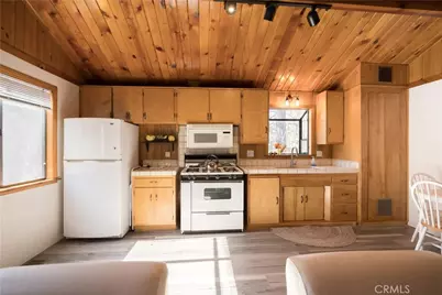 107 E Aeroplane Boulevard, Big Bear City, CA 92314 - Photo 11