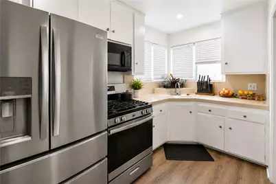 338 E 99th, Los Angeles, CA 90003 - Photo 9