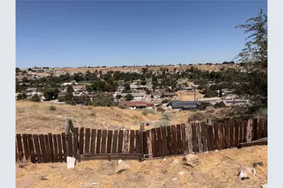 17600 Danbury, Hesperia, CA 92345 - Photo 5