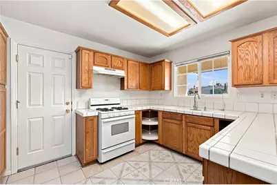 15622 Burwood, Victorville, CA 92394 - Photo 5