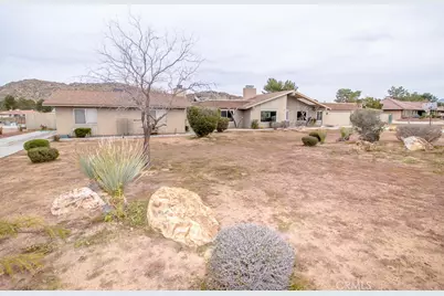 20376 Tonawanda, Apple Valley, CA 92307 - Photo 5