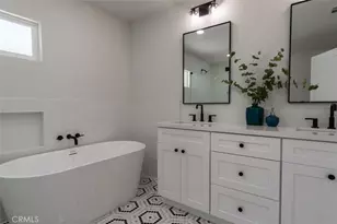 2432 Exposition Pl, Los Angeles, CA 90018 - Photo 15