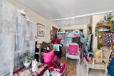 7715 Whitsett, Los Angeles, CA 90001 - Photo 19