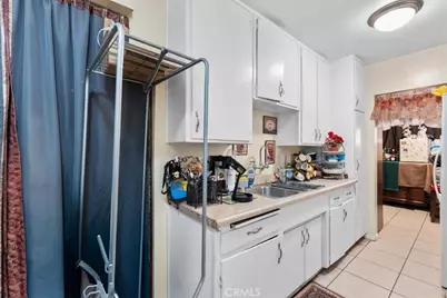 7715 Whitsett, Los Angeles, CA 90001 - Photo 23