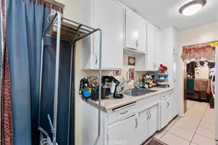 7715 Whitsett, Los Angeles, CA 90001 - Photo 23
