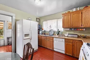 7715 Whitsett, Los Angeles, CA 90001 - Photo 9