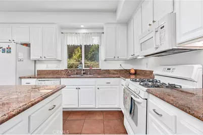 25004 Catkin Street, Corona, CA 92883 - Photo 15