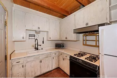 313 Leonard, Sugarloaf, CA 92386 - Photo 13