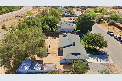 16523 Mackennas Gold Avenue, Lake Los Angeles, CA 93591 - Photo 19