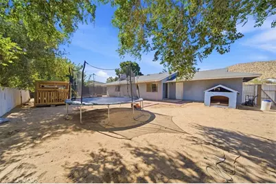 16523 Mackennas Gold Avenue, Lake Los Angeles, CA 93591 - Photo 27