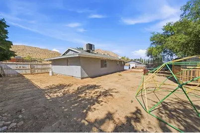 16523 Mackennas Gold Avenue, Lake Los Angeles, CA 93591 - Photo 25