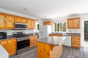 30979 Summit Dr, Running Springs, CA 92382 - Photo 7