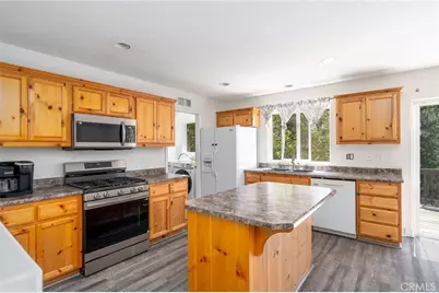30979 Summit Drive, Running Springs, CA 92382 - Photo 5