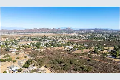 18921 Grand, Lake Elsinore, CA 92530 - Photo 9