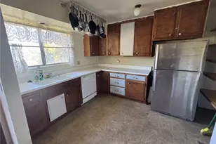 327 E Zermatt Dr, Crestline, CA 92325 - Photo 9
