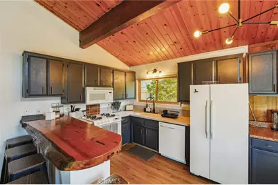 761 W Victoria Court, Lake Arrowhead, CA 92352 - Photo 9