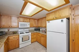 31310 Oakleaf, Running Springs, CA 92382 - Photo 11