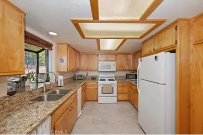31310 Oakleaf, Running Springs, CA 92382 - Photo 9