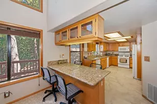 31310 Oakleaf, Running Springs, CA 92382 - Photo 13