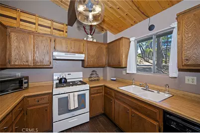32904 Canyon Drive, Green Valley Lake, CA 92341 - Photo 15