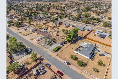 22272 Klickitat Avenue, Apple Valley, CA 92307 - Photo 35