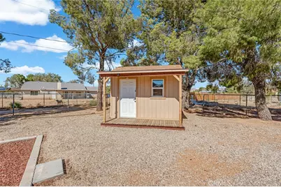 22272 Klickitat Avenue, Apple Valley, CA 92307 - Photo 31
