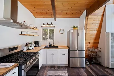 777 Iris, Big Bear Lake, CA 92315 - Photo 17