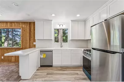 560 Rose Lane, Twin Peaks, CA 92391 - Photo 9