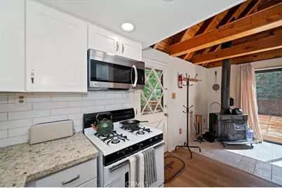 43051 Monterey, Big Bear Lake, CA 92315 - Photo 15