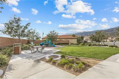 15765 Kings Peak, Fontana, CA 92336 - Photo 29