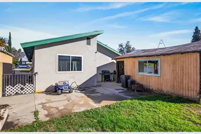 239 W 27th, San Bernardino, CA 92405 - Photo 15