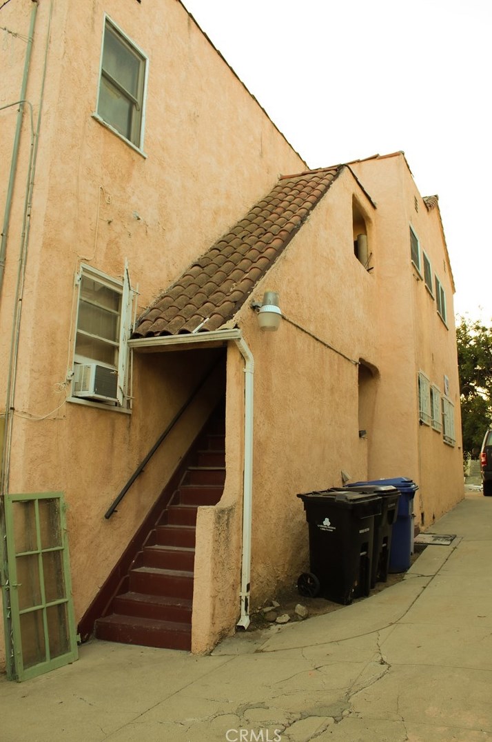 1330 Keniston Ave, Los Angeles CA  90043-2224 exterior
