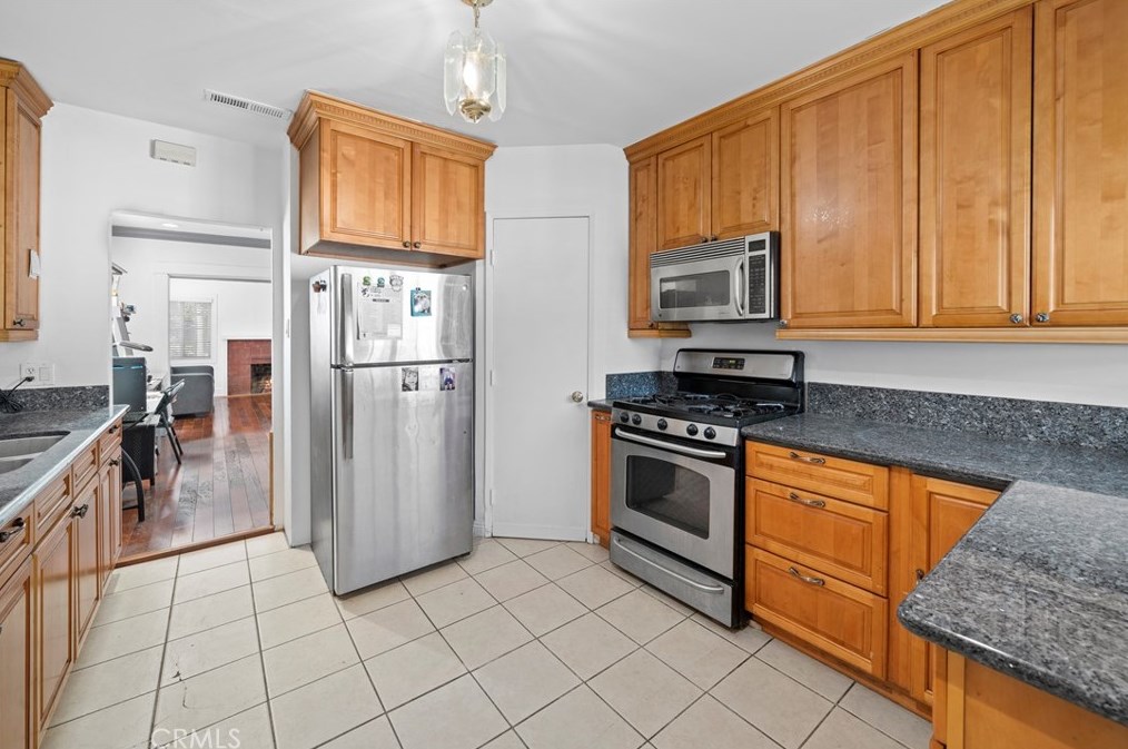 124 Berkeley Ave, Pasadena CA 91107-3548 exterior