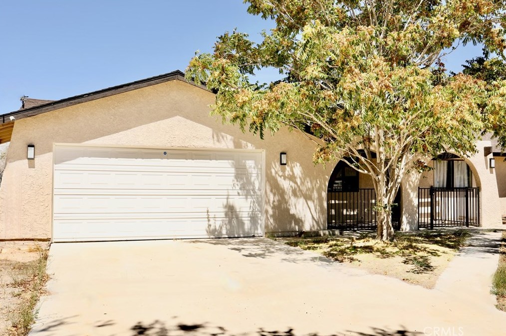 19030 Sheffield St, Hesperia CA  92345-6754 exterior