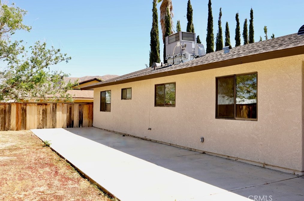 19030 Sheffield St, Hesperia CA  92345-6754 exterior