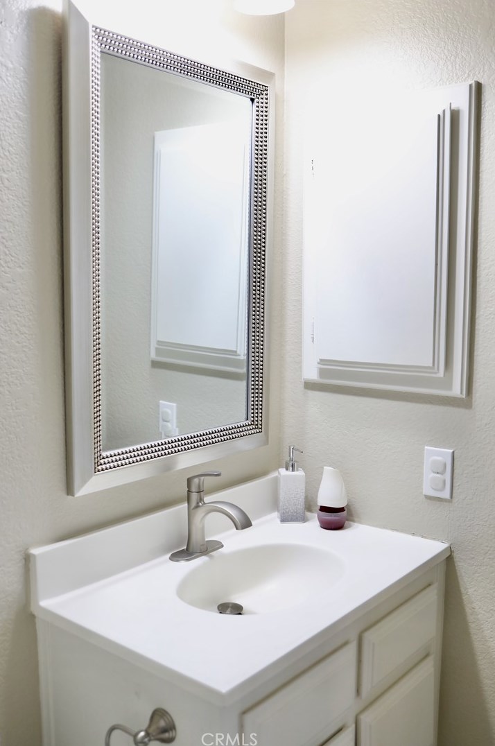 19030 Sheffield St, Hesperia CA  92345-6754 exterior