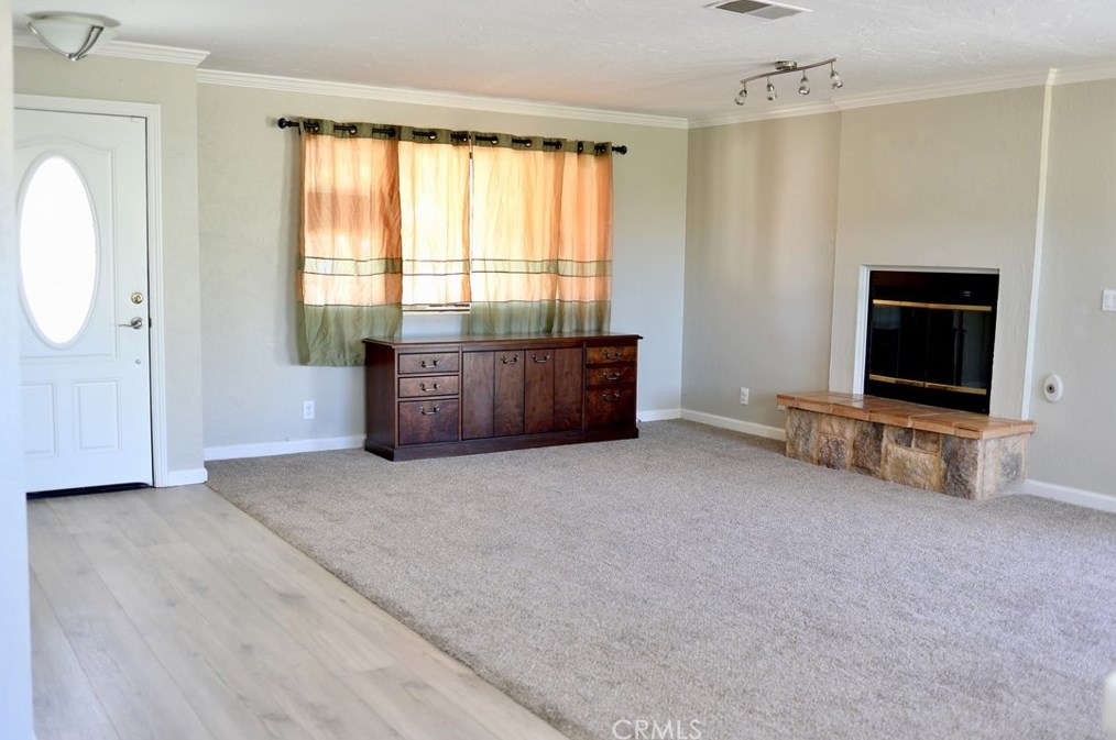 19030 Sheffield St, Hesperia CA  92345-6754 exterior