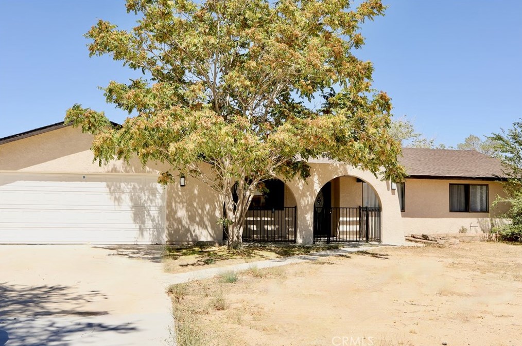 19030 Sheffield St, Hesperia CA  92345-6754 exterior