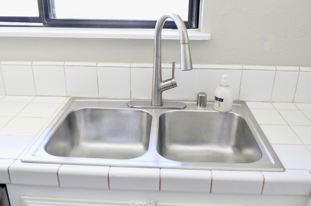 19030 Sheffield St, Hesperia CA  92345-6754 exterior