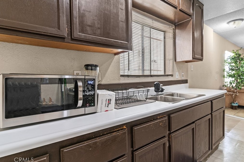 13214 Main St, Los Angeles CA  90061-2054 exterior