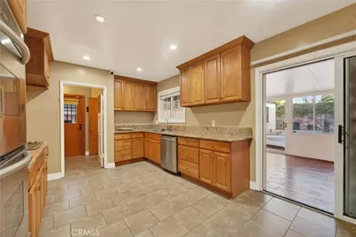 10524 S 8th Place, Inglewood, CA 90303 - Photo 11