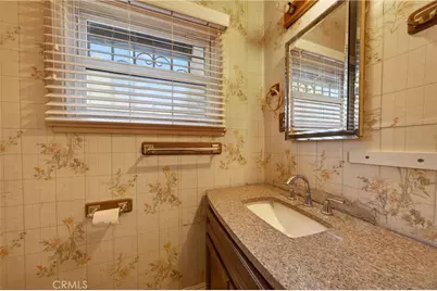 10524 S 8th Place, Inglewood, CA 90303 - Photo 17