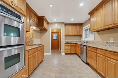 10524 S 8th Place, Inglewood, CA 90303 - Photo 13